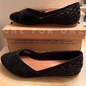 TOMS jutti black suede